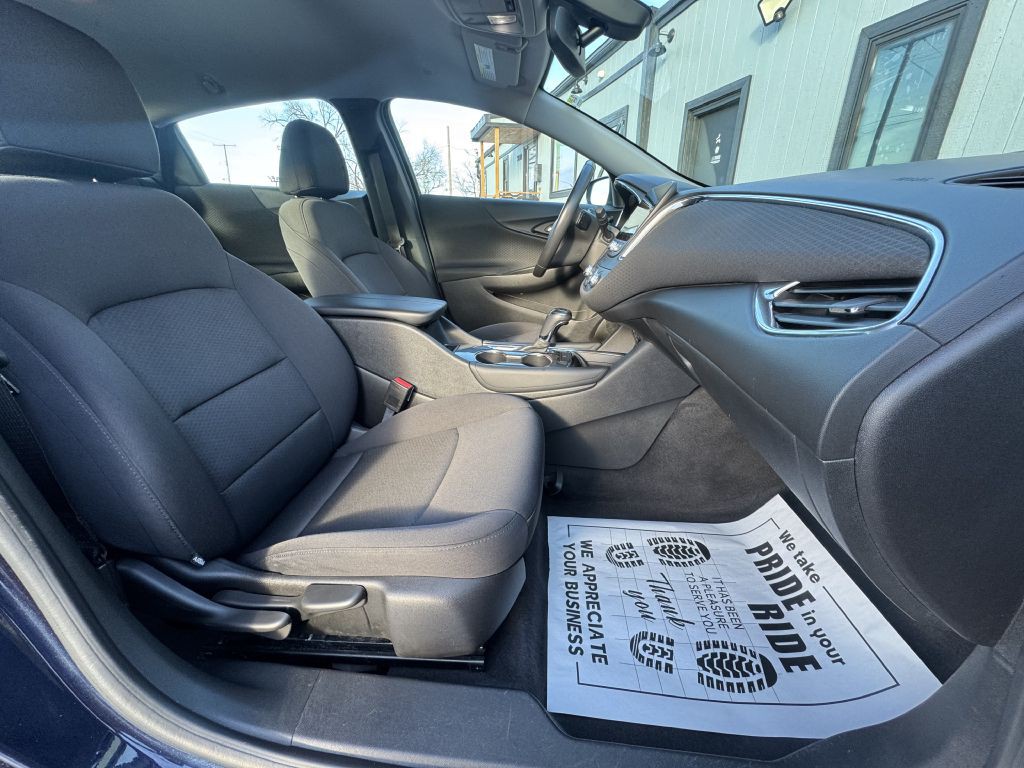 2016 Chevrolet Malibu Image 18