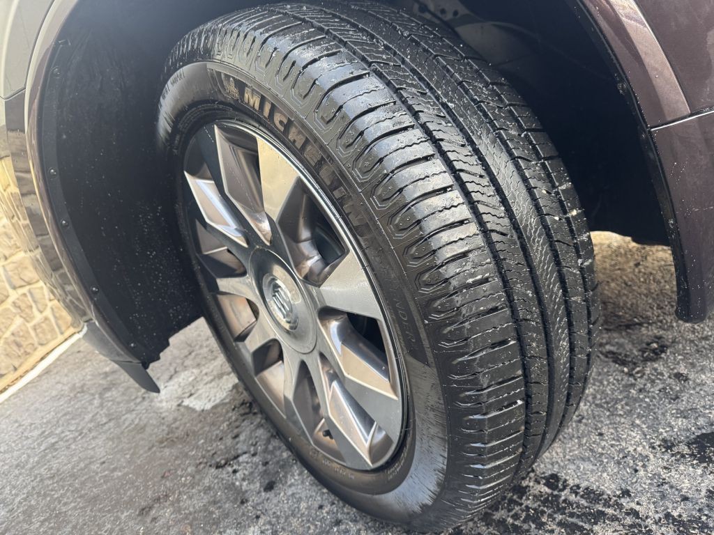 2017 Buick Enclave Image 16