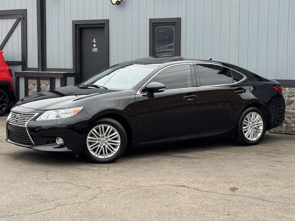 2014 Lexus ES Image 2