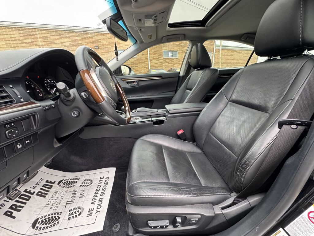 2014 Lexus ES Image 16