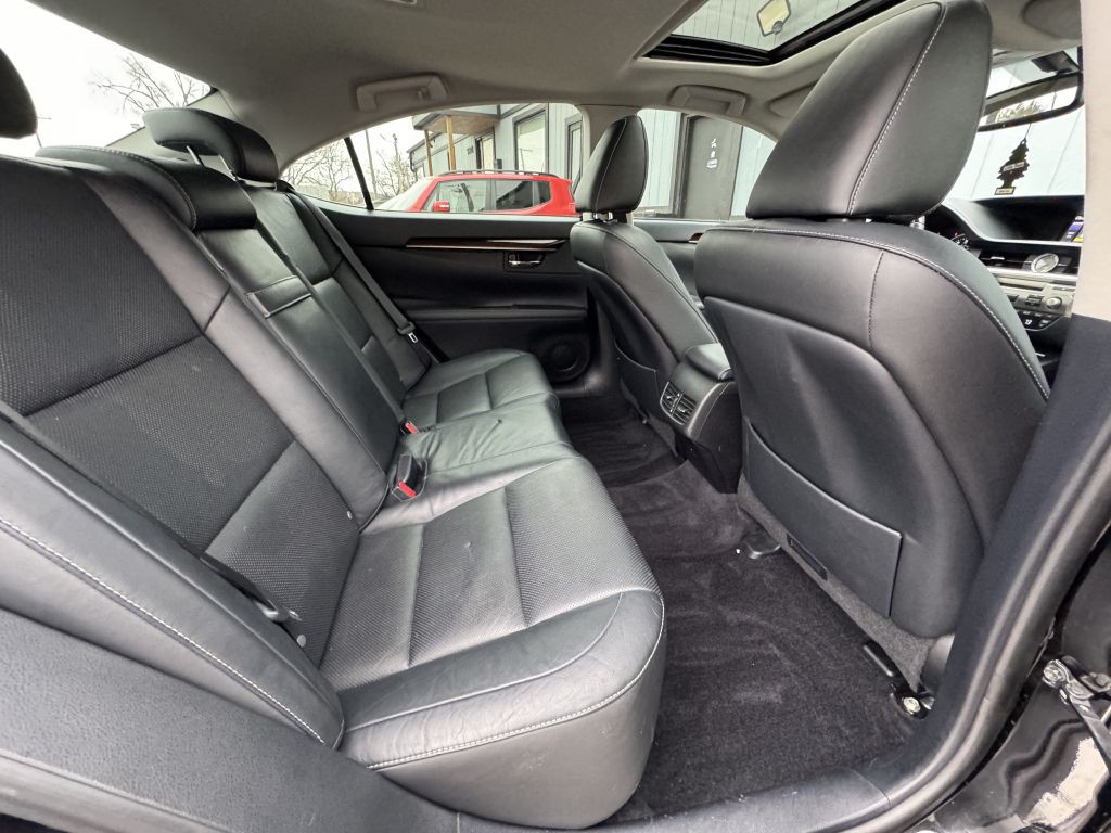 2014 Lexus ES Image 19