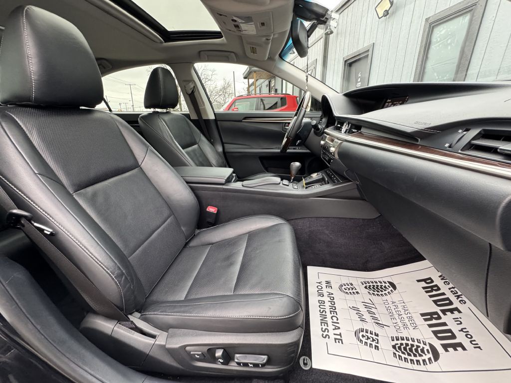 2014 Lexus ES Image 20