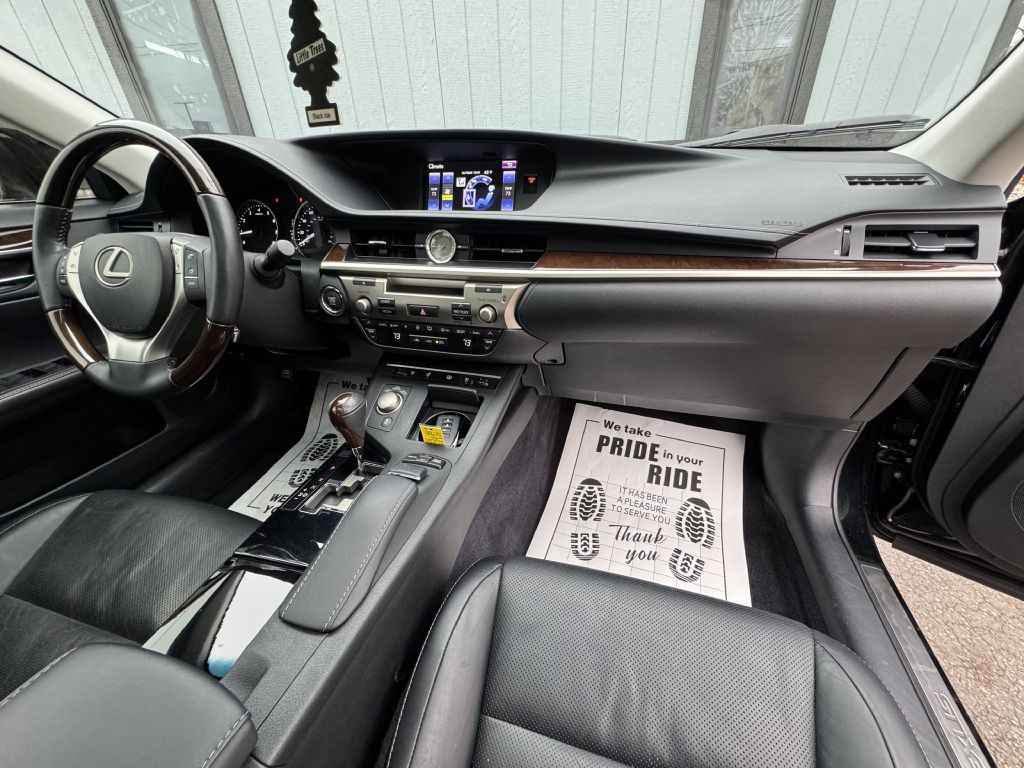 2014 Lexus ES Image 21