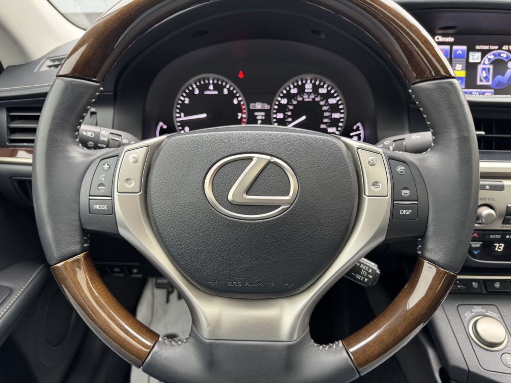 2014 Lexus ES Image 22