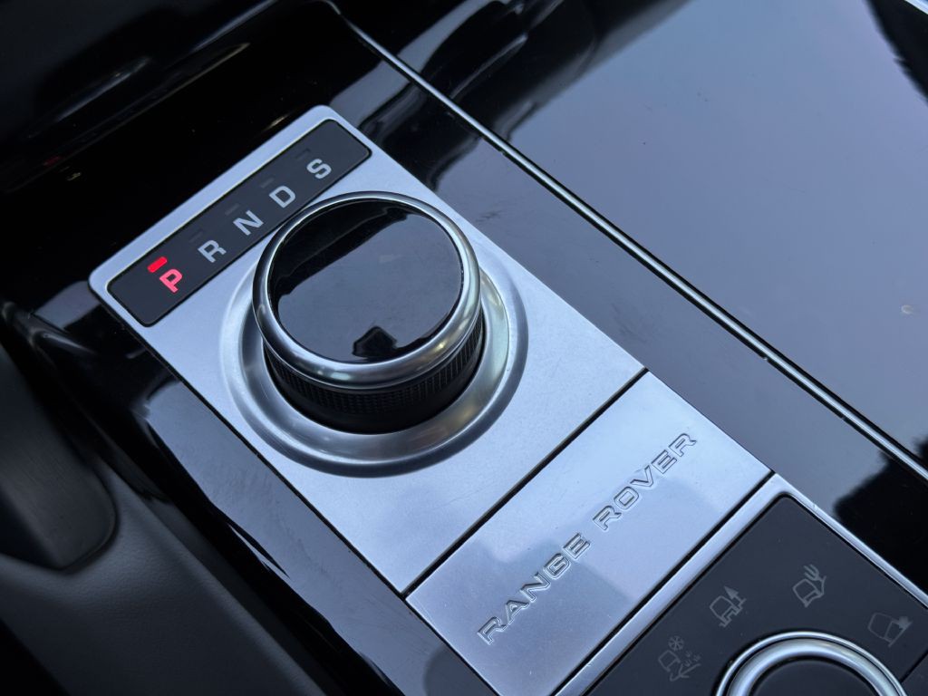 2017 Land Rover Range Rover Image 30