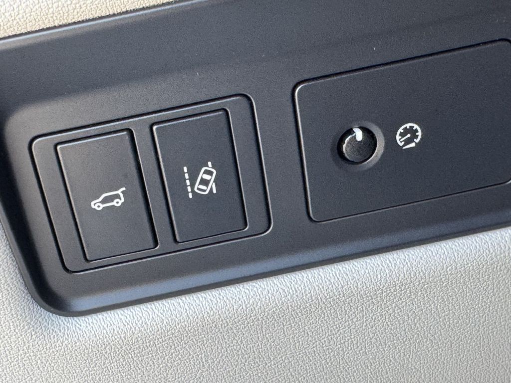 2017 Land Rover Range Rover Image 32