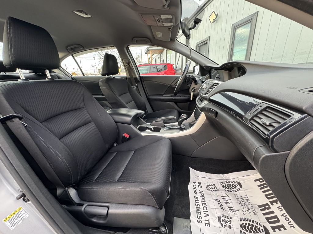 2015 Honda Accord Image 19