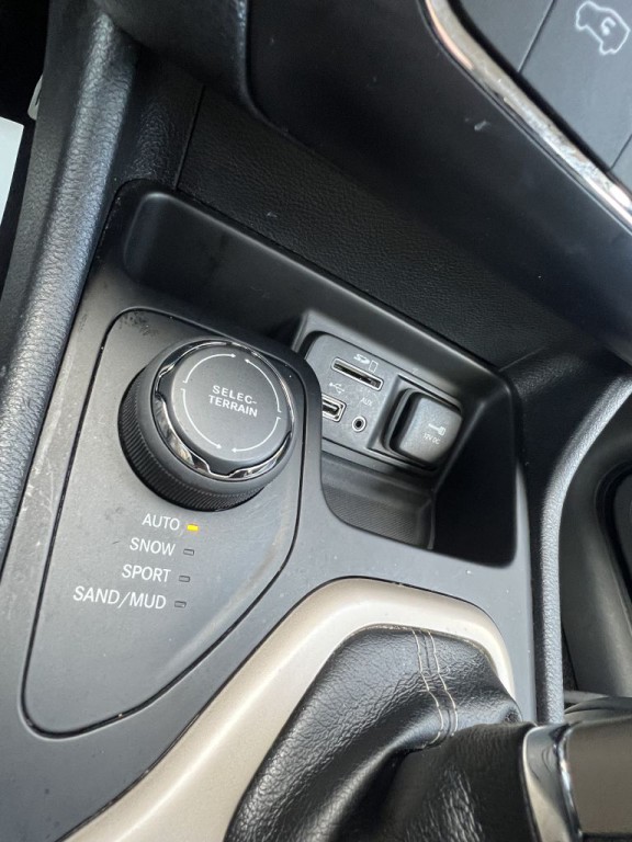 2016 Jeep Cherokee Image 17