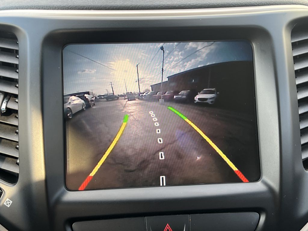 2016 Jeep Cherokee Image 18