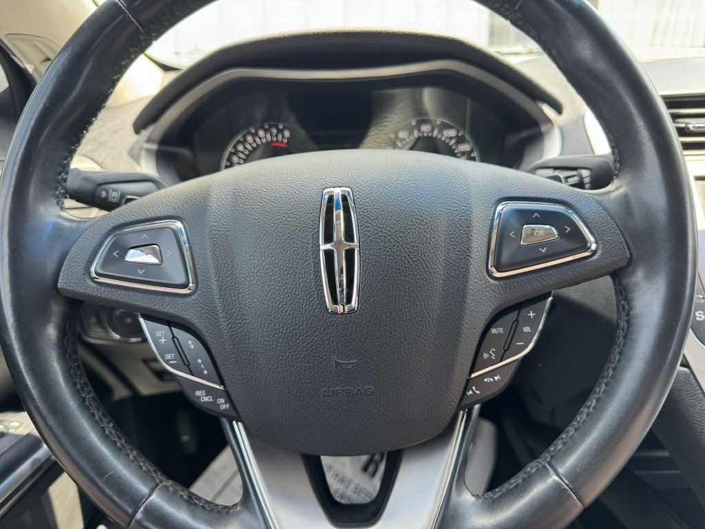 2016 Lincoln MKZ Image 24