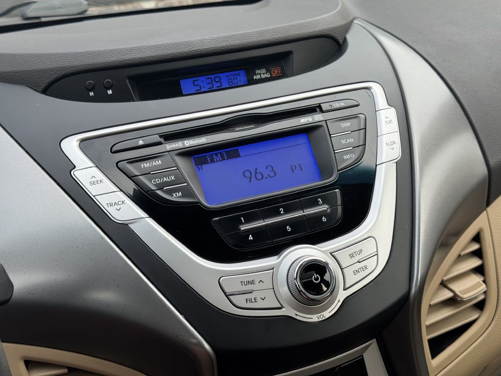 2012 Hyundai Elantra Image 21