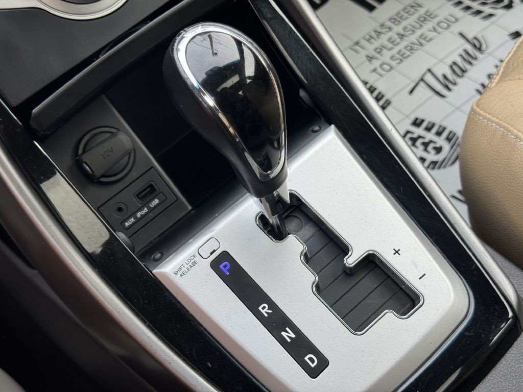 2012 Hyundai Elantra Image 24