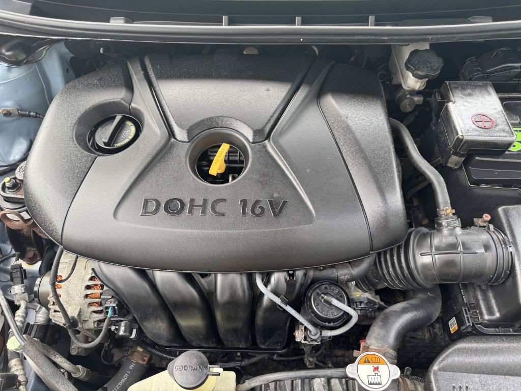 2012 Hyundai Elantra Image 25