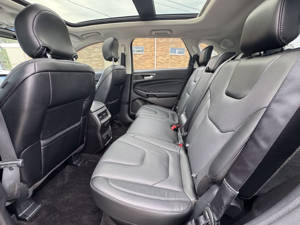 2017 Ford Edge Image 15