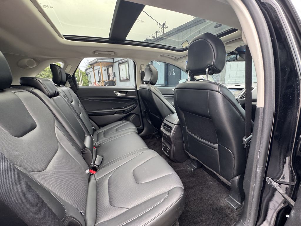 2017 Ford Edge Image 17