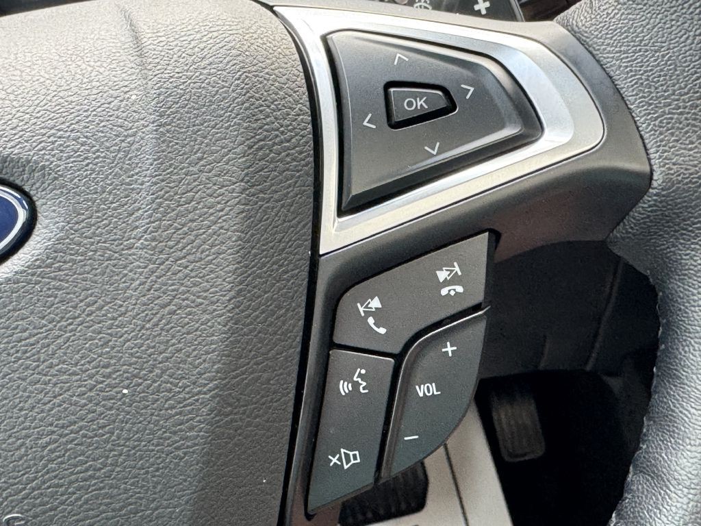 2017 Ford Edge Image 22