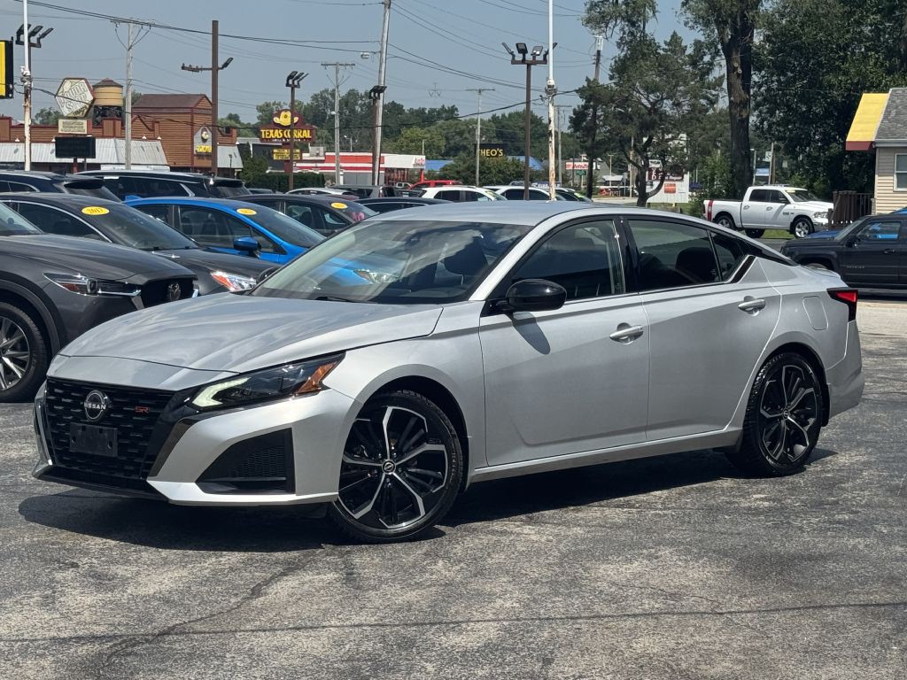 2023 Nissan Altima Image 2