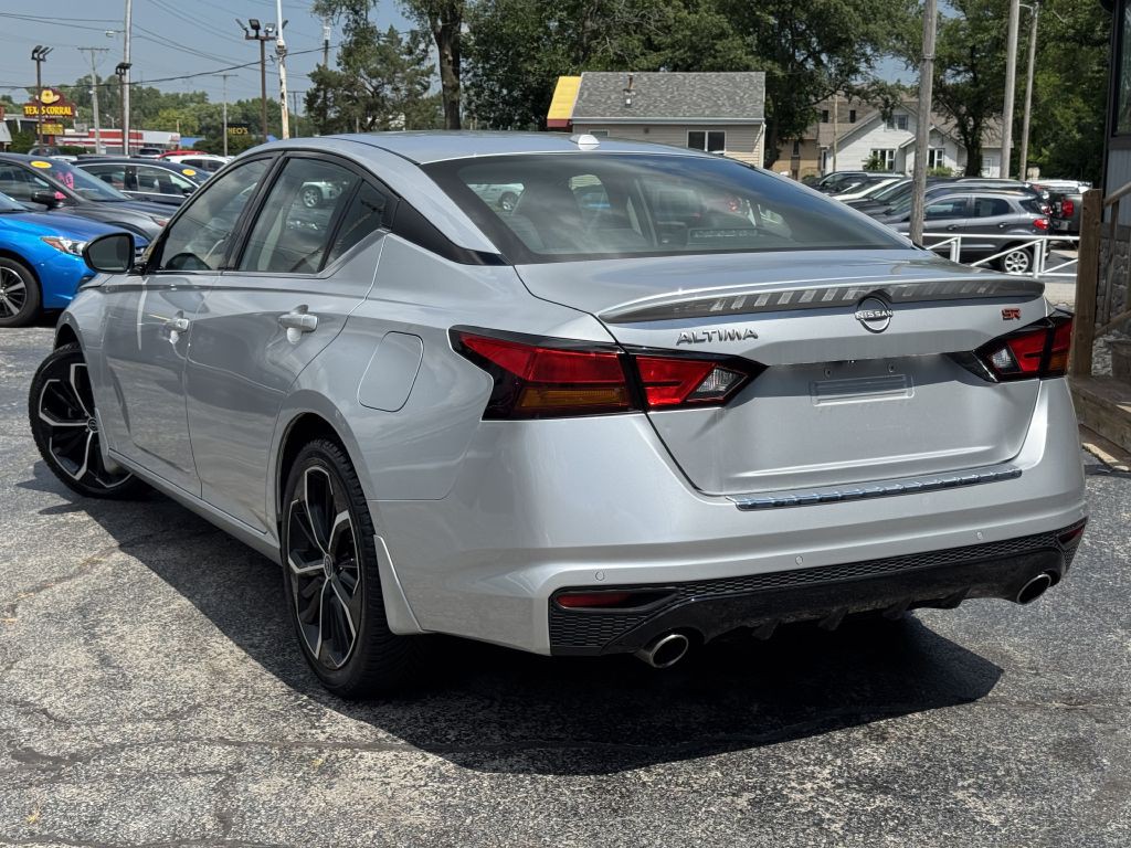 2023 Nissan Altima Image 9