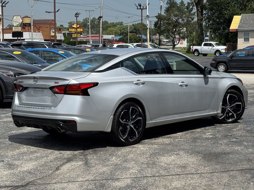 2023 Nissan Altima Image 11