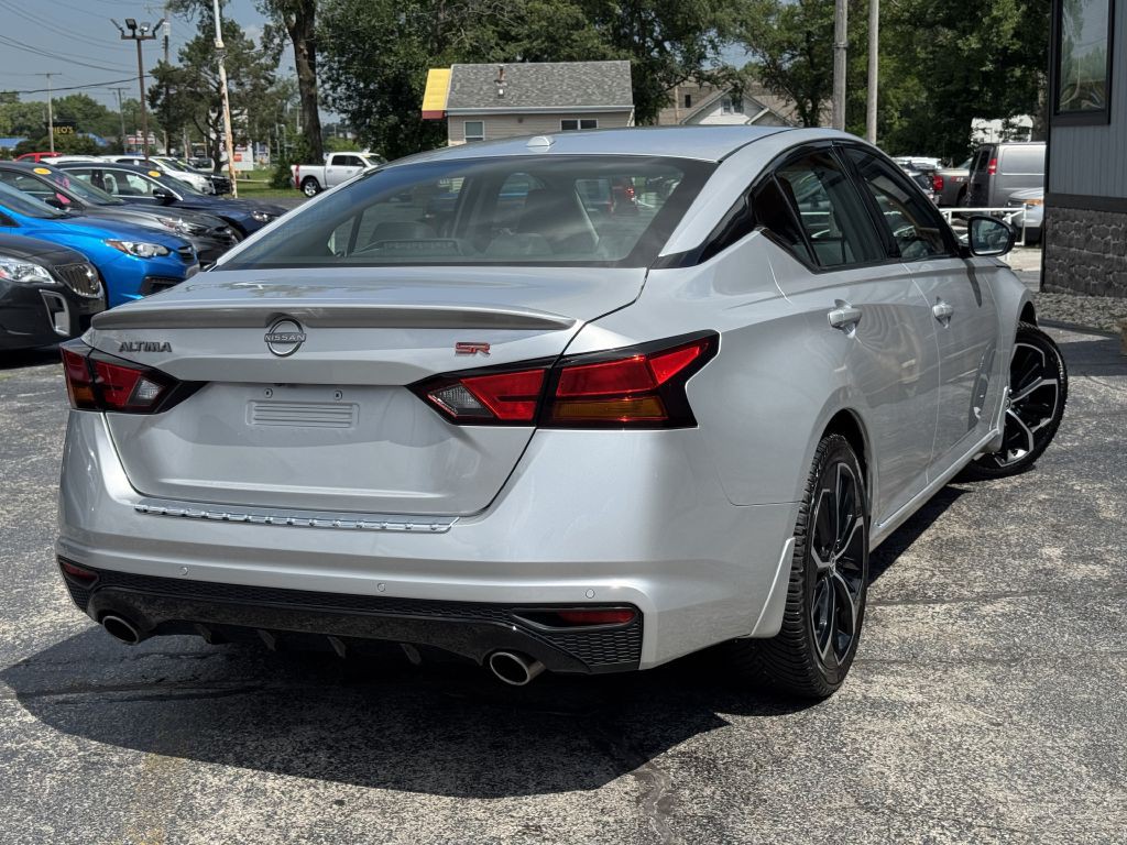 2023 Nissan Altima Image 12