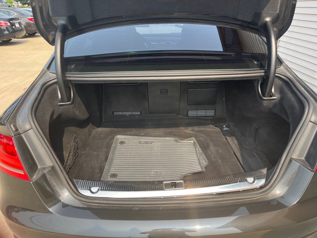 2013 Audi A8 Image 10