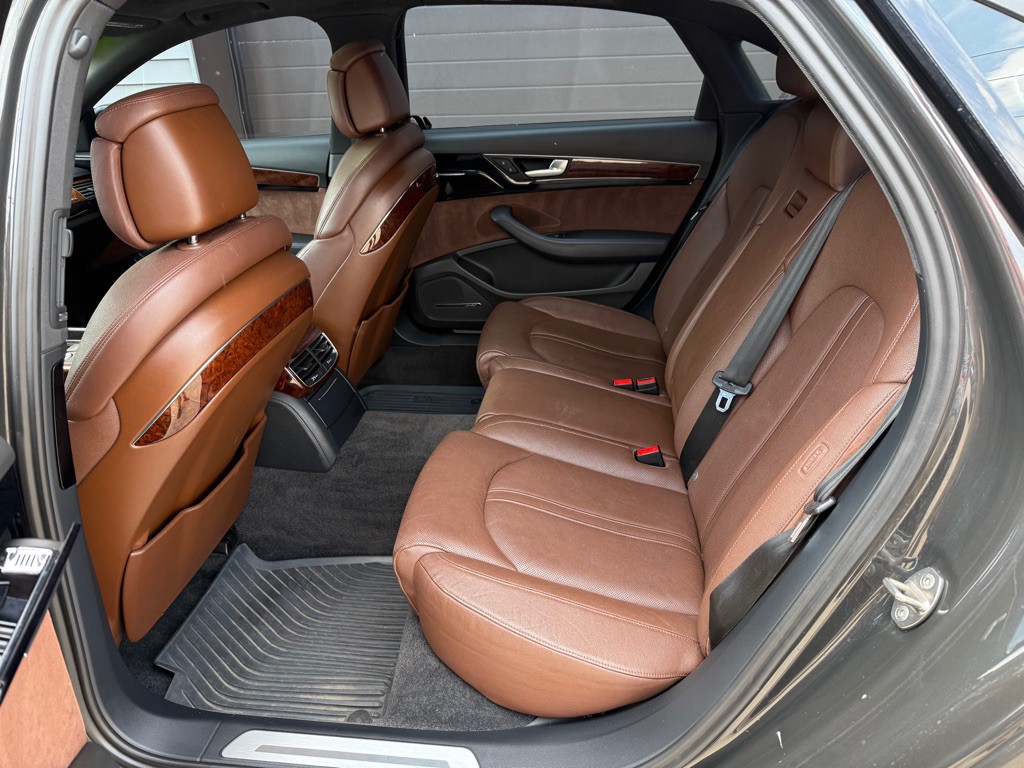 2013 Audi A8 Image 25