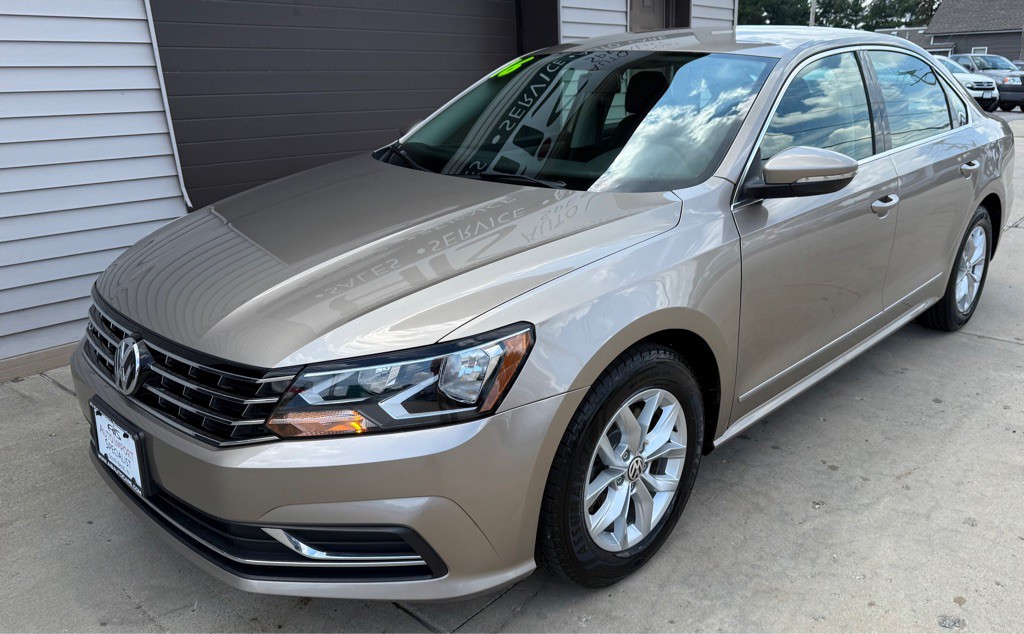 2016 Volkswagen Passat Image 1