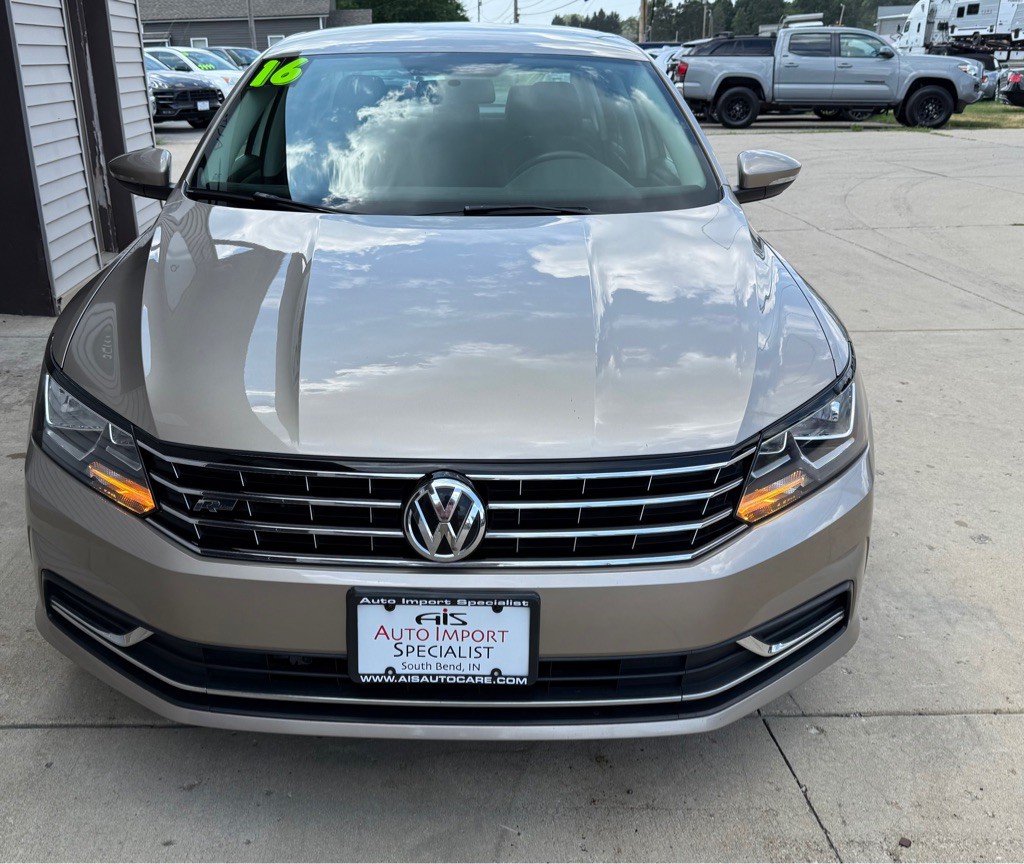 2016 Volkswagen Passat Image 2