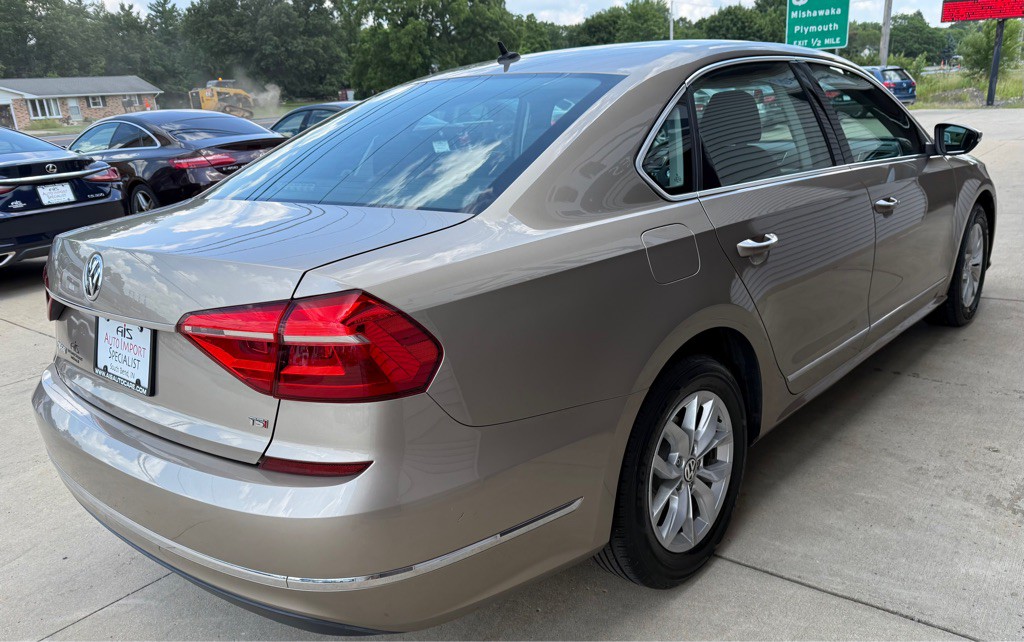 2016 Volkswagen Passat Image 5