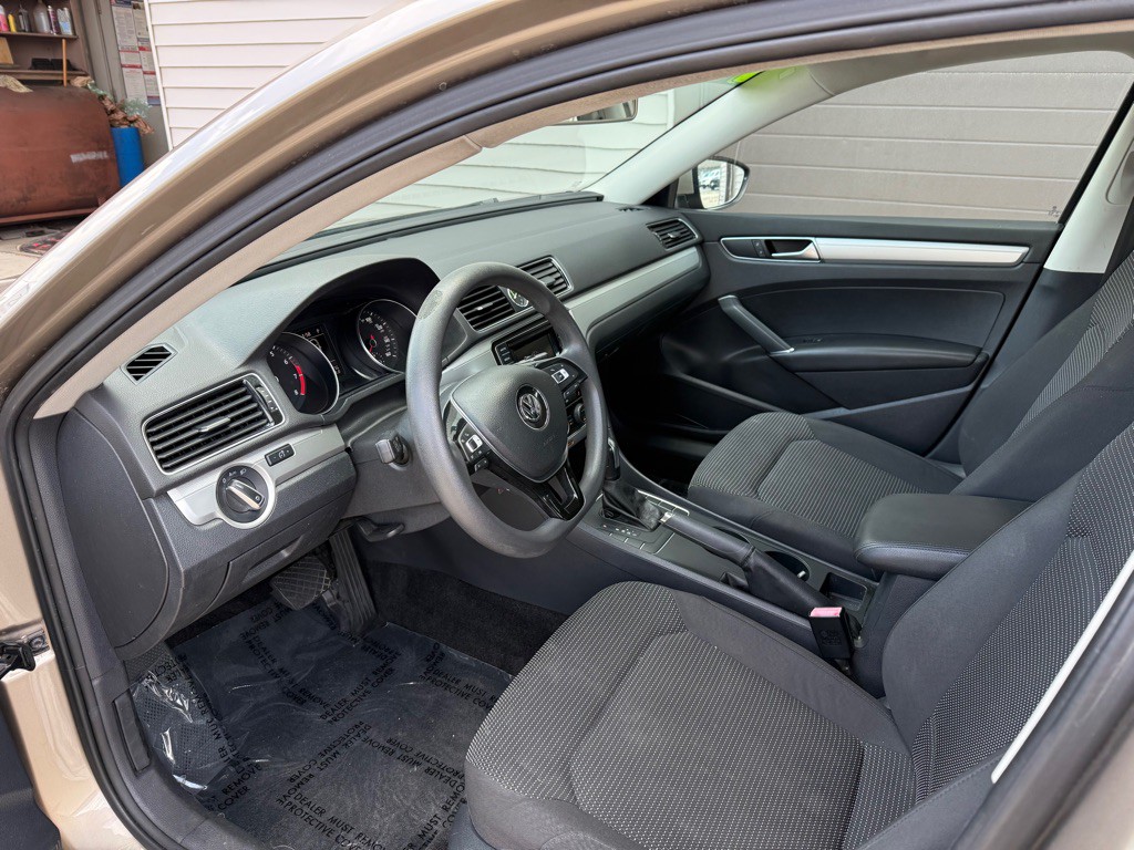 2016 Volkswagen Passat Image 7