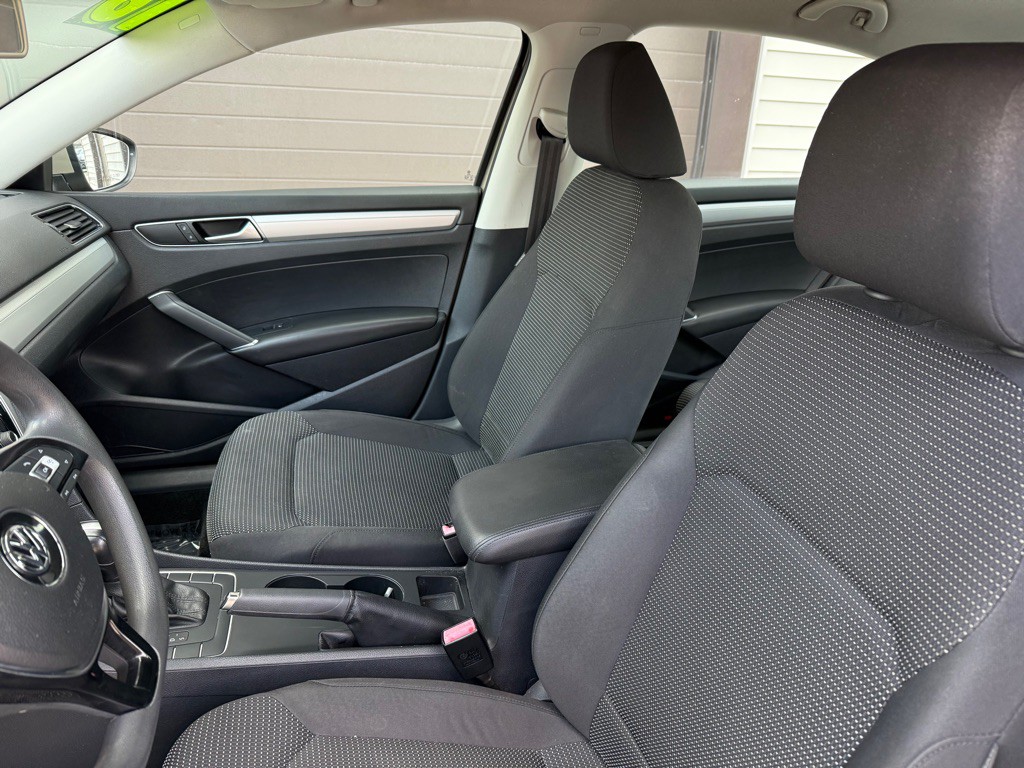 2016 Volkswagen Passat Image 8