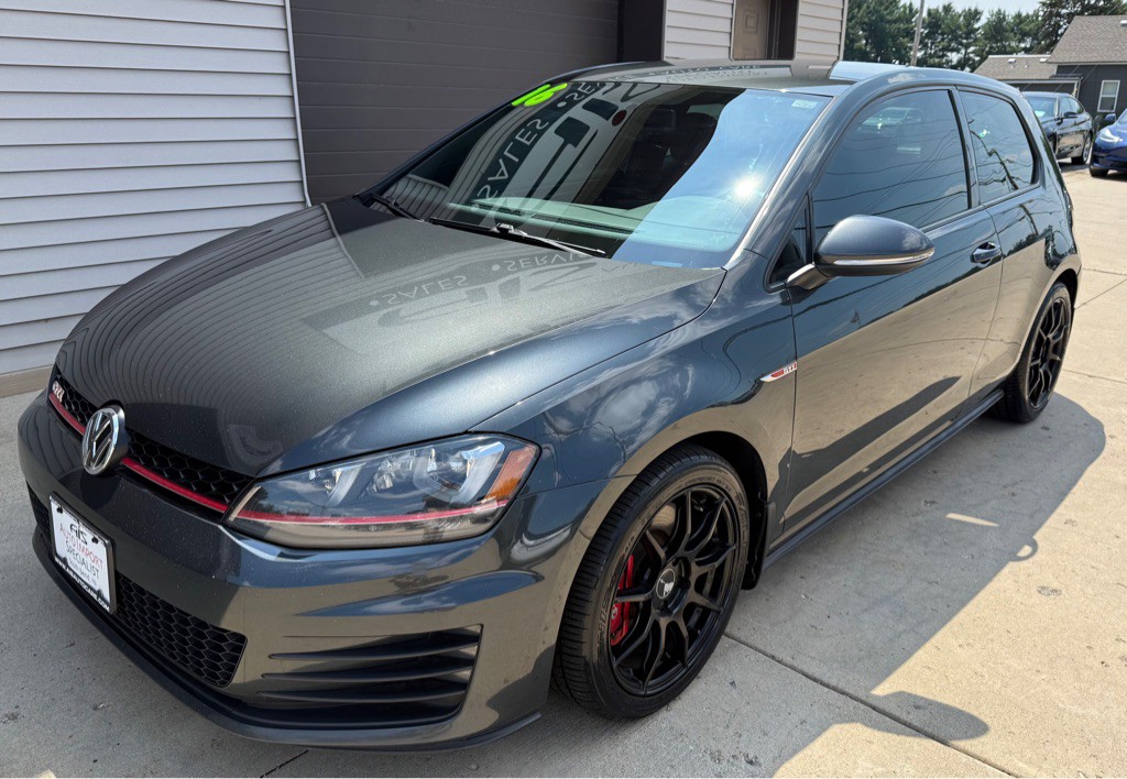 2016 Volkswagen GTI Image 2