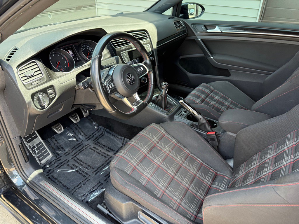 2016 Volkswagen GTI Image 9