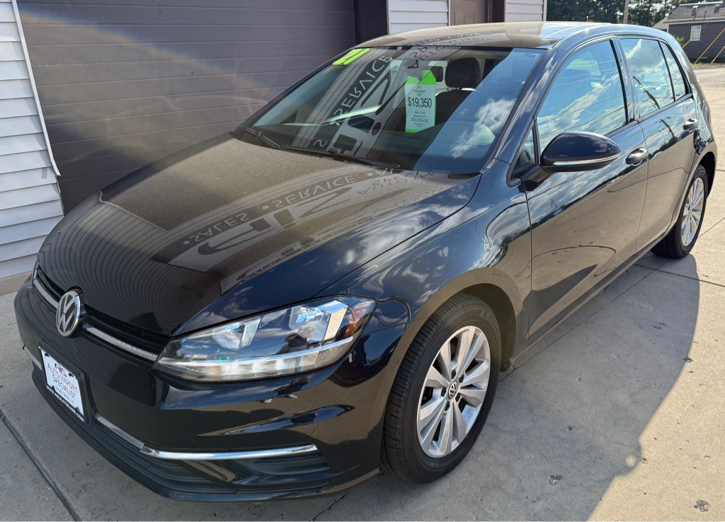 2021 Volkswagen Golf Image 2