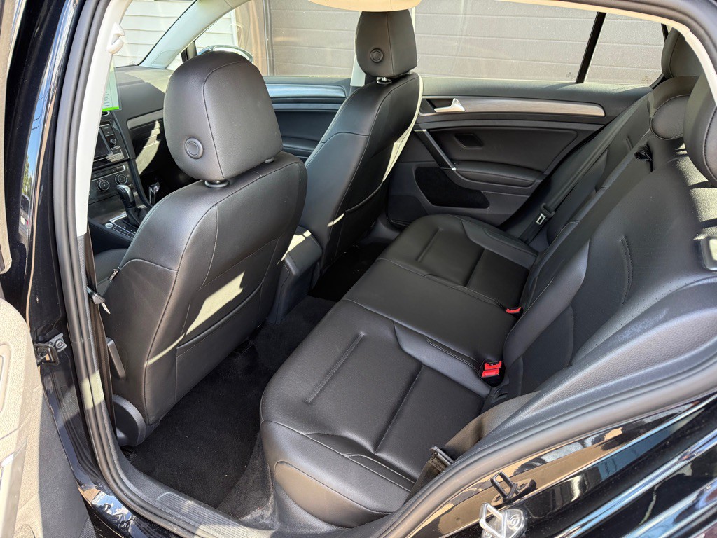 2021 Volkswagen Golf Image 8