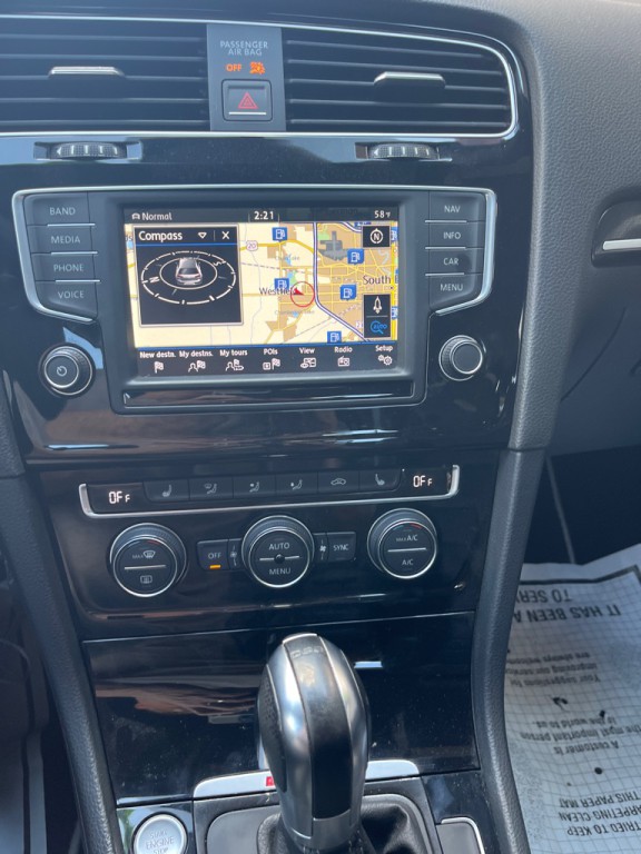 2016 Volkswagen Golf Image 18