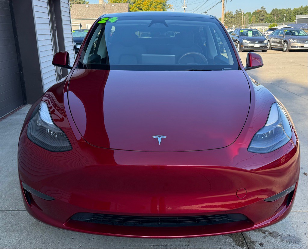 2024 Tesla Model Y Image 2