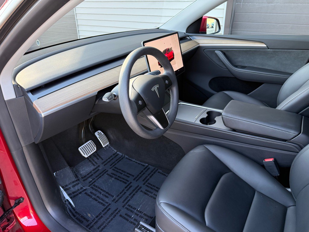 2024 Tesla Model Y Image 7