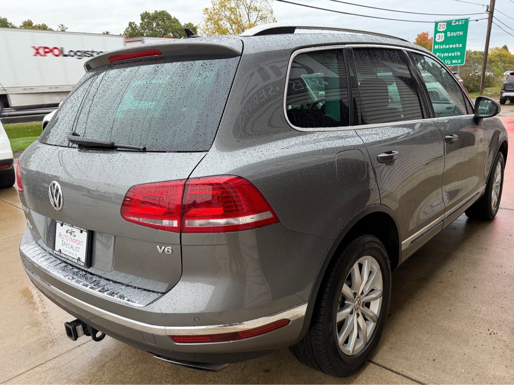 2016 Volkswagen Touareg Image 5