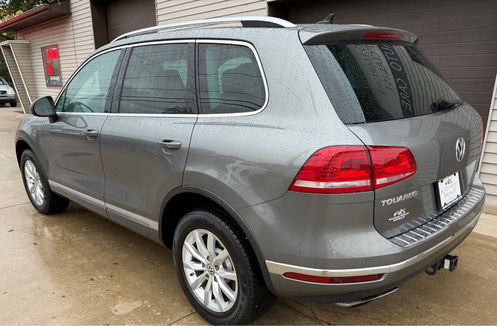 2016 Volkswagen Touareg Image 6