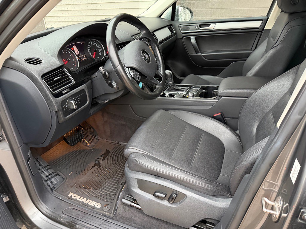 2016 Volkswagen Touareg Image 7