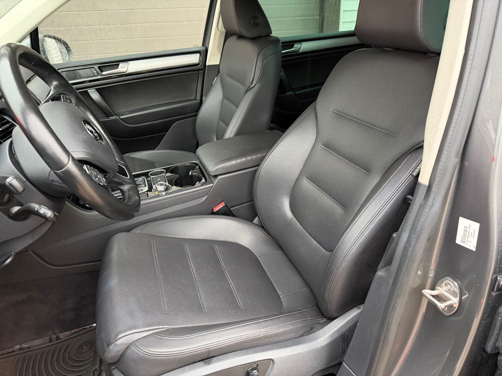 2016 Volkswagen Touareg Image 8