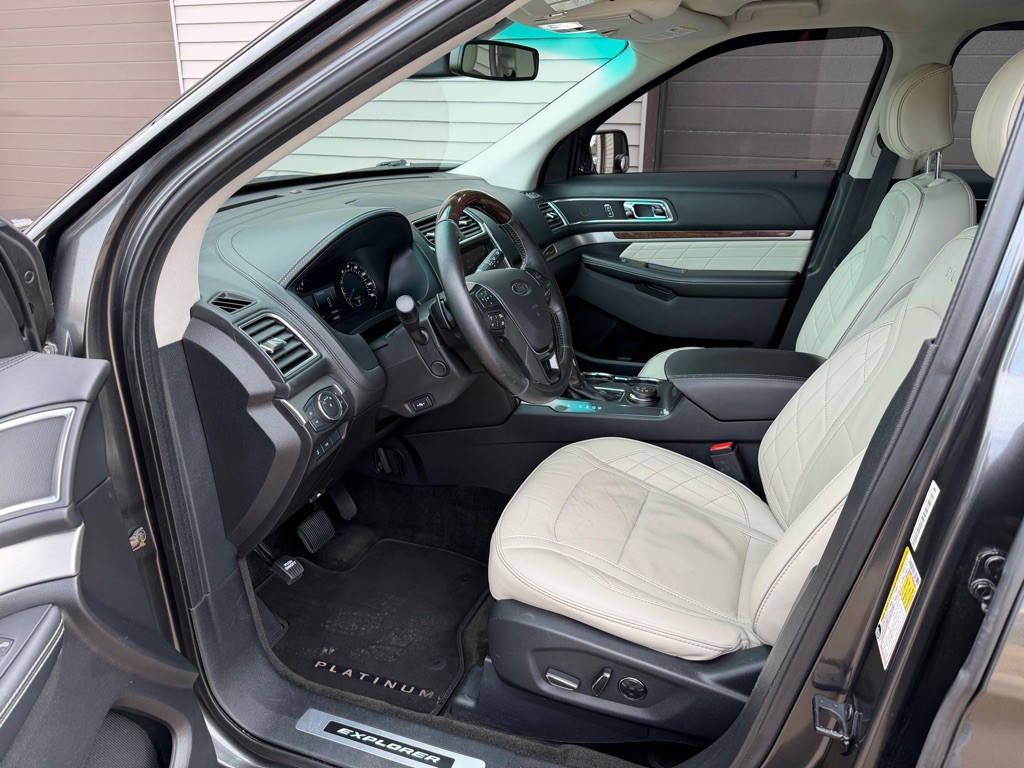 2017 Ford Explorer Image 4