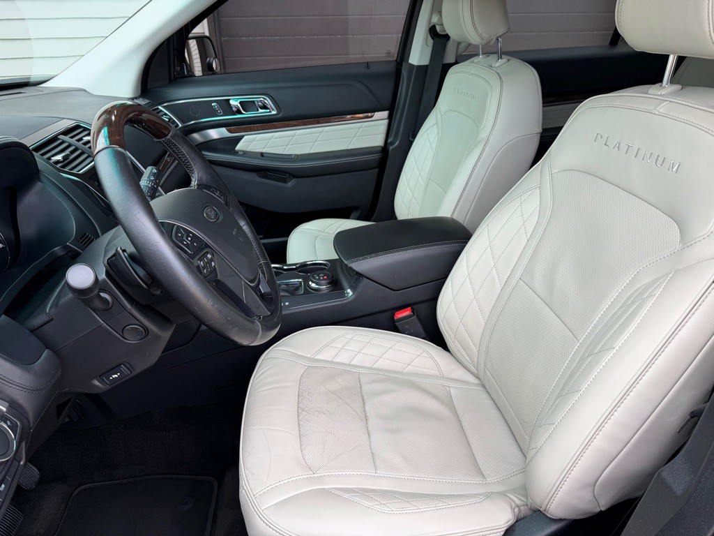 2017 Ford Explorer Image 8