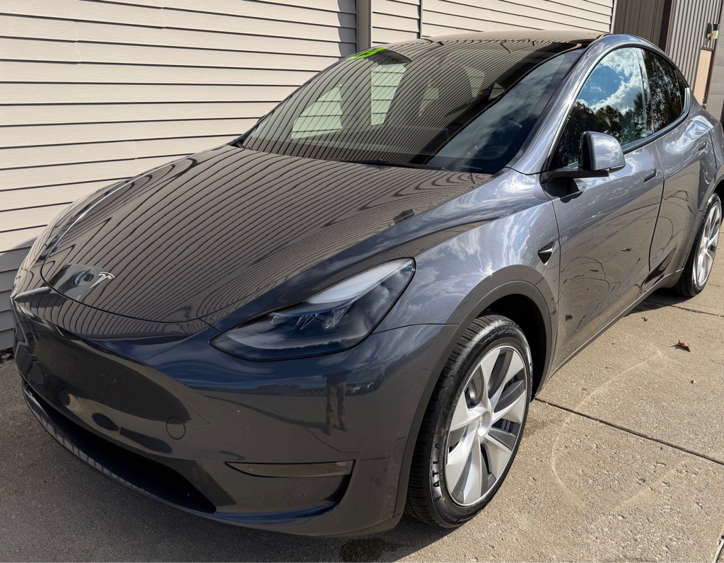 2023 Tesla Model Y Image 2
