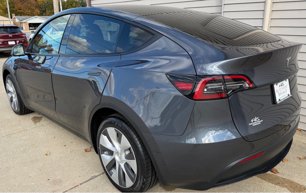 2023 Tesla Model Y Image 5