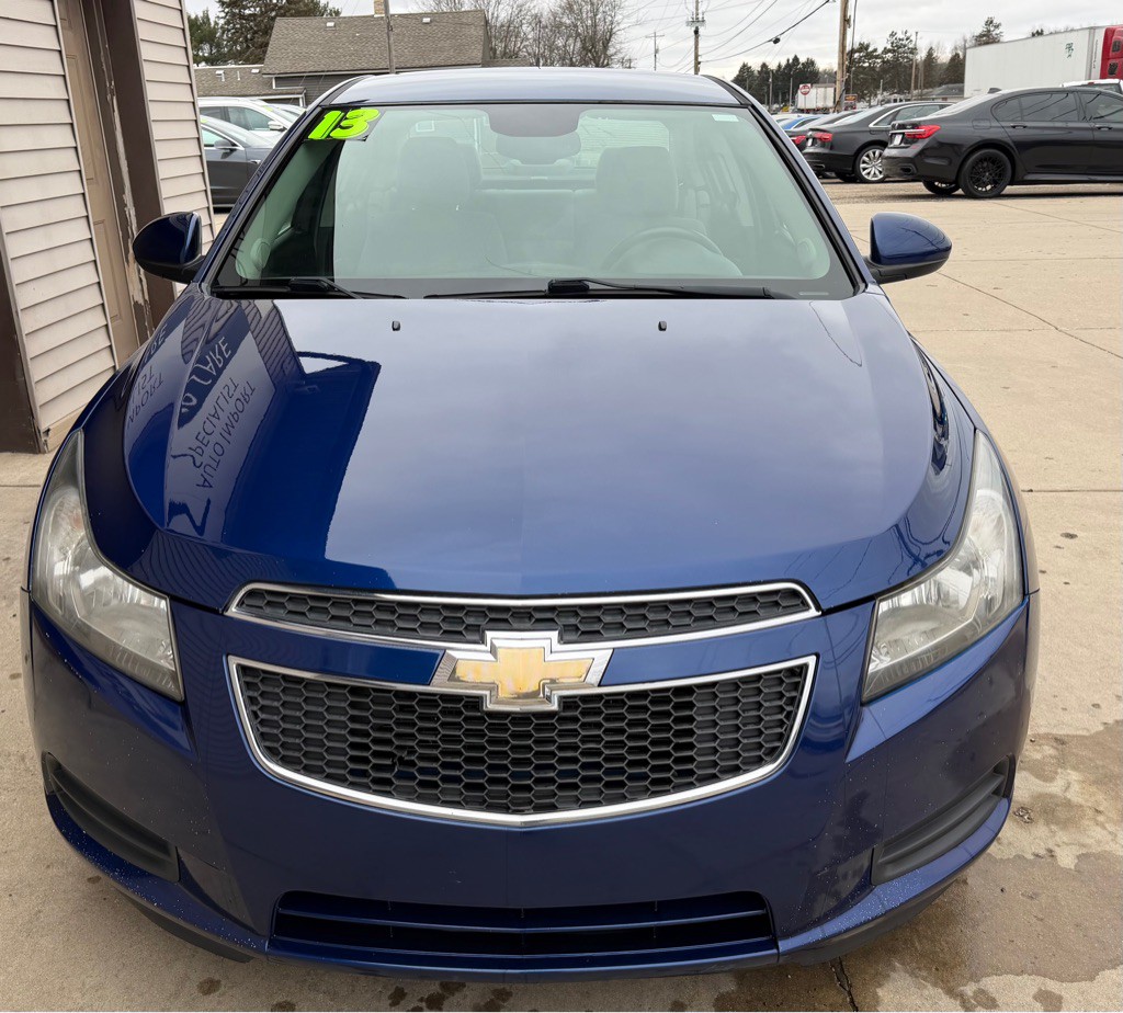 2013 Chevrolet Cruze Image 2