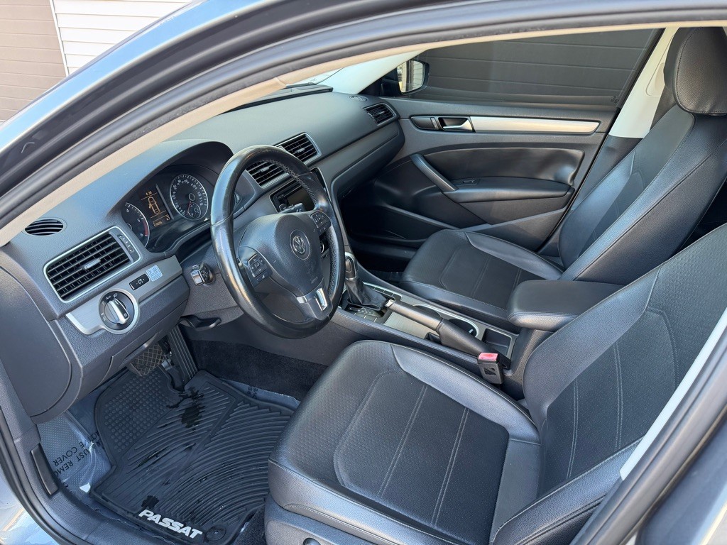 2015 Volkswagen Passat Image 9