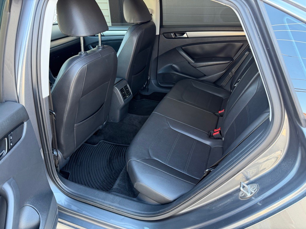 2015 Volkswagen Passat Image 11
