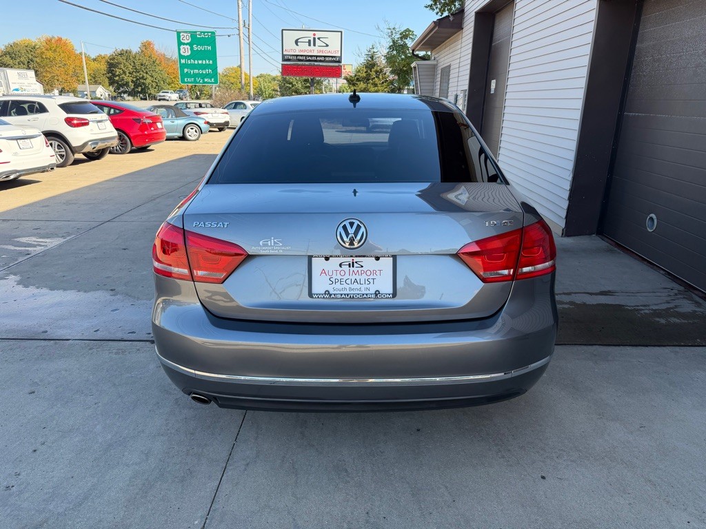 2015 Volkswagen Passat Image 12